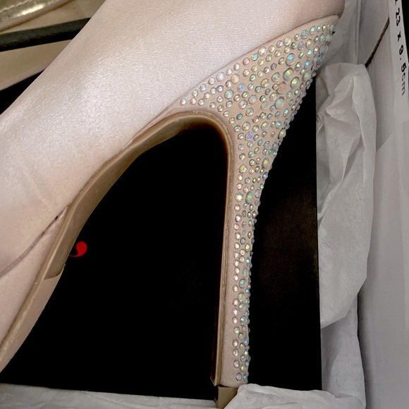 JustFab Carolena Heels - Picture 2 of 6